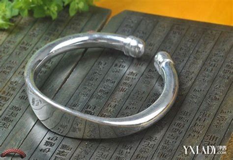 純銀手鐲怎么辨別,純銀手鐲怎么辨別真假縮略圖