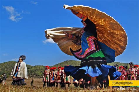 彝族服飾特點及風格,彝族服飾特點及風格介紹縮略圖