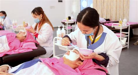 彩妝培訓(xùn)(彩妝培訓(xùn)學(xué)校)縮略圖