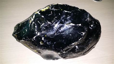 純黑色的石頭是什么石,純黑色的石頭是什么石頭值錢嗎縮略圖