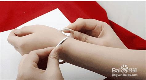手鐲怎么戴才正確(手鐲怎么戴才正確圖片大全)縮略圖
