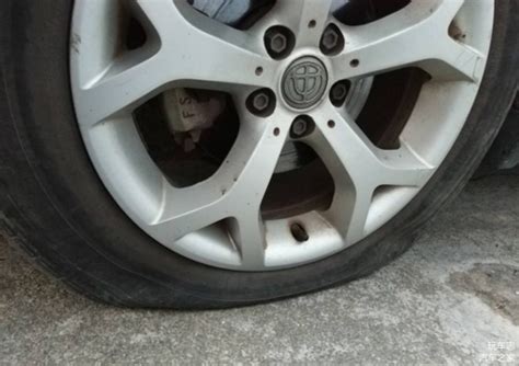 車轱轆沒氣了還能開嗎,車轱轆沒氣了還能走嗎縮略圖