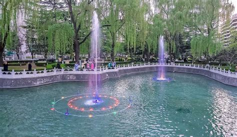 噴泉水下彩燈(噴泉水下彩燈價格)縮略圖