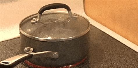 熱水壺水燒開了不跳閘怎么修,熱水壺水燒開了不跳閘怎么修理視頻縮略圖