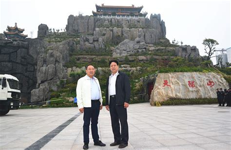蘭陵酒廠董事長(蘭陵酒廠董事長崔學文)縮略圖 蘭陵酒廠董事長(蘭陵酒廠董事長崔學文)縮略圖