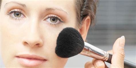 粉餅和散粉哪個定妝效果更好,粉餅和散粉哪個定妝效果更好新手縮略圖