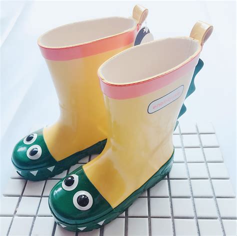 雨靴兒童(雨靴兒童簡筆畫)縮略圖