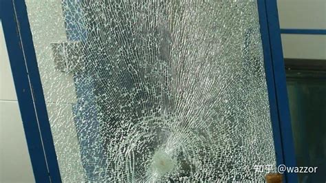 鋼化玻璃爆裂(鋼化玻璃爆裂了會掉落嗎)縮略圖 鋼化玻璃爆裂(鋼化玻璃爆裂了會掉落嗎)縮略圖