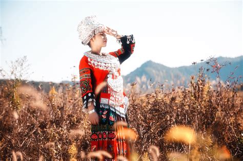 民族服飾寫真(民族服飾寫真文案)縮略圖