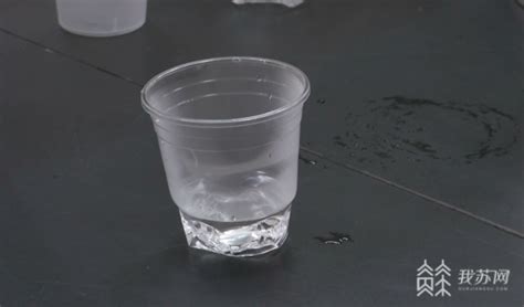 塑料杯裝開水喝對身體有害嗎,硬塑料杯裝開水喝對人有危害嗎縮略圖