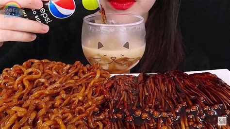 火雞面和金針菇,火雞面和金針菇可以一起縮略圖