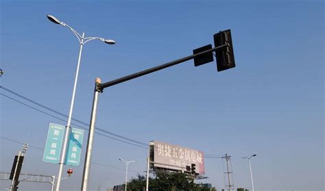 路燈桿廠家直銷,路燈桿廠家直銷10桿12米桿單頭燈縮略圖